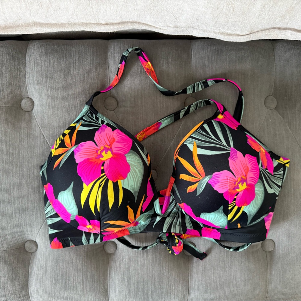 Shade & Shore bikini top- 38D. EUC, non-smoking home.